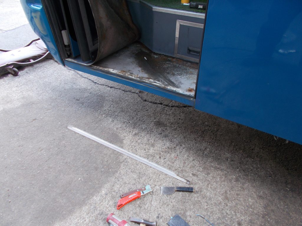 日野　セレガ　大型バス　RU4　ステップ修理
