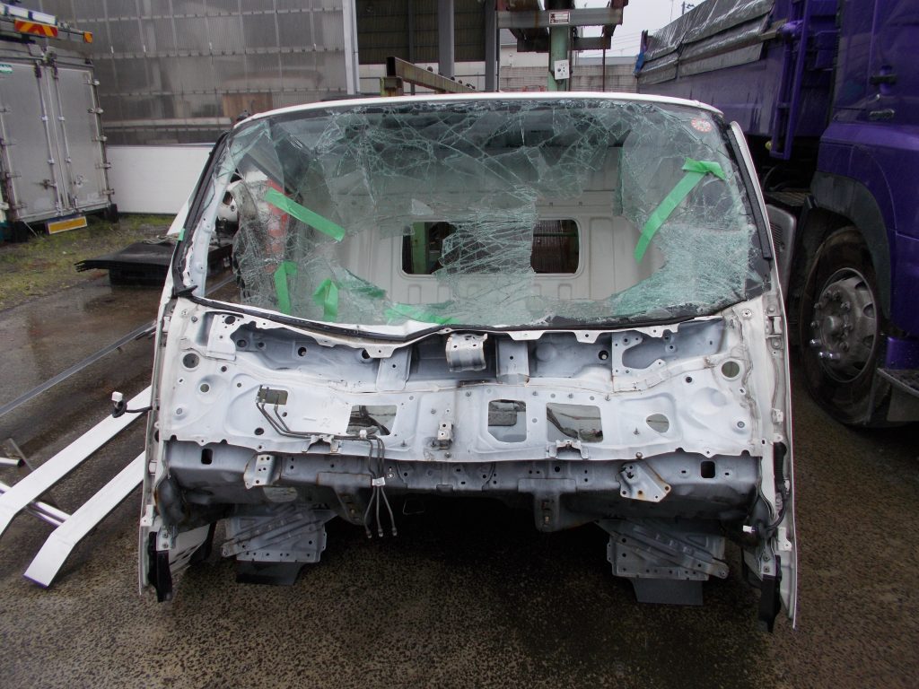トヨタ　ダイナ　デュトロ　ウィング車　事故　トラック　2ｔ車　フレーム修理　導風板